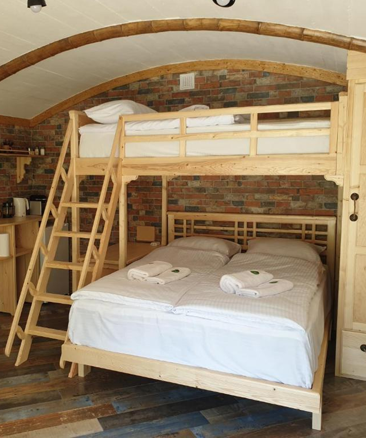 Rest in «Cozy House» hotel, for 3 people, 1 day