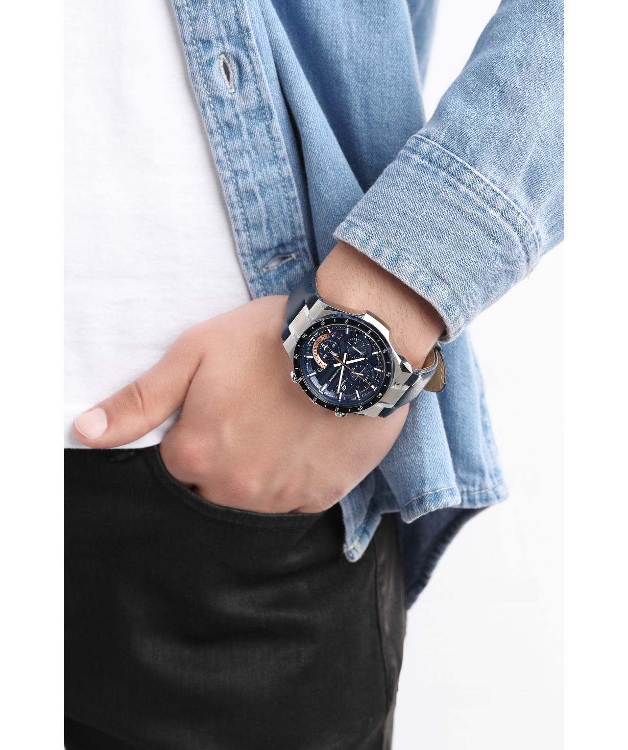 Наручные часы `Casio`  EQS-920BL-2AVUDF