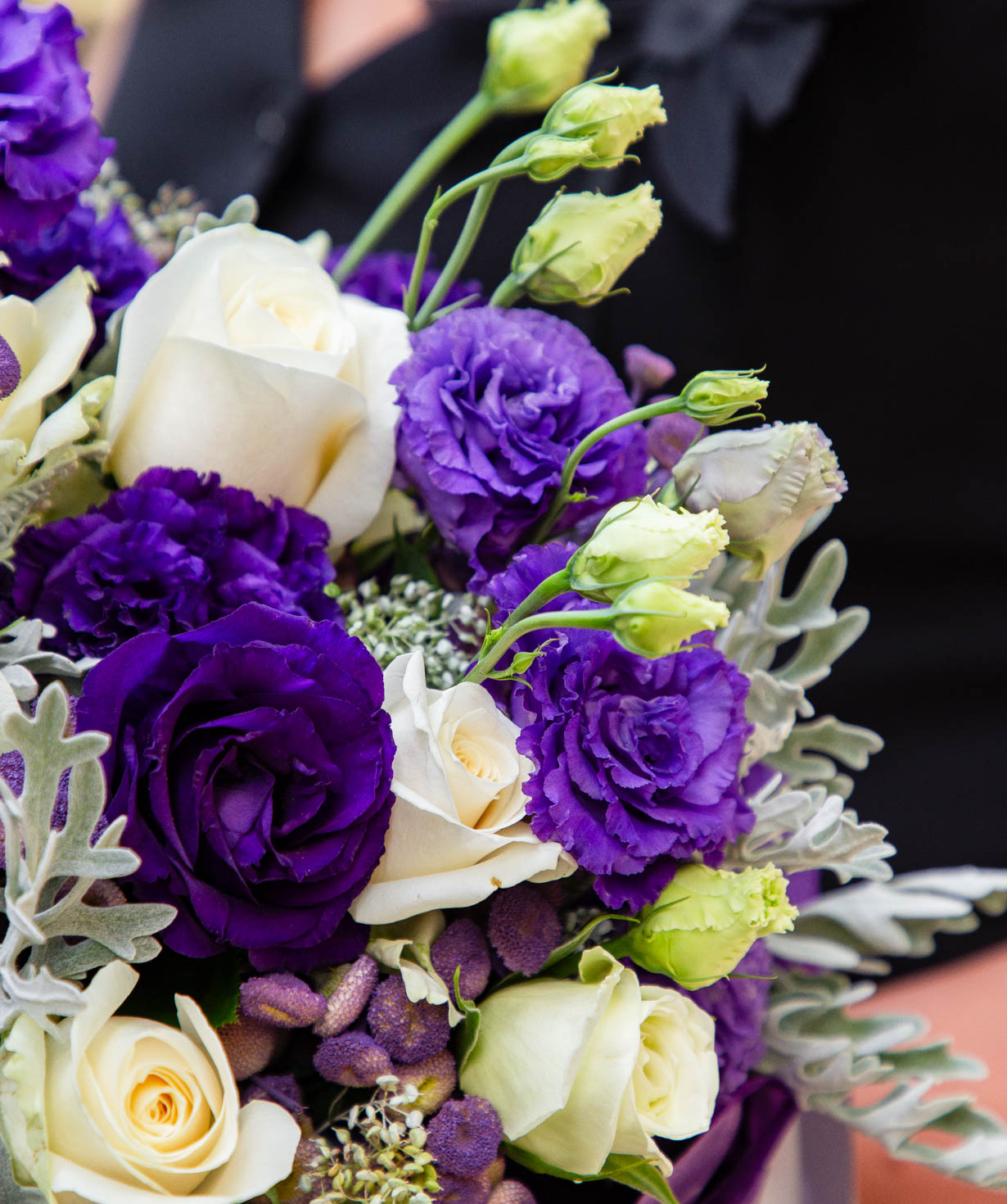 Bouquet «Mitaka» with roses and lisianthuses