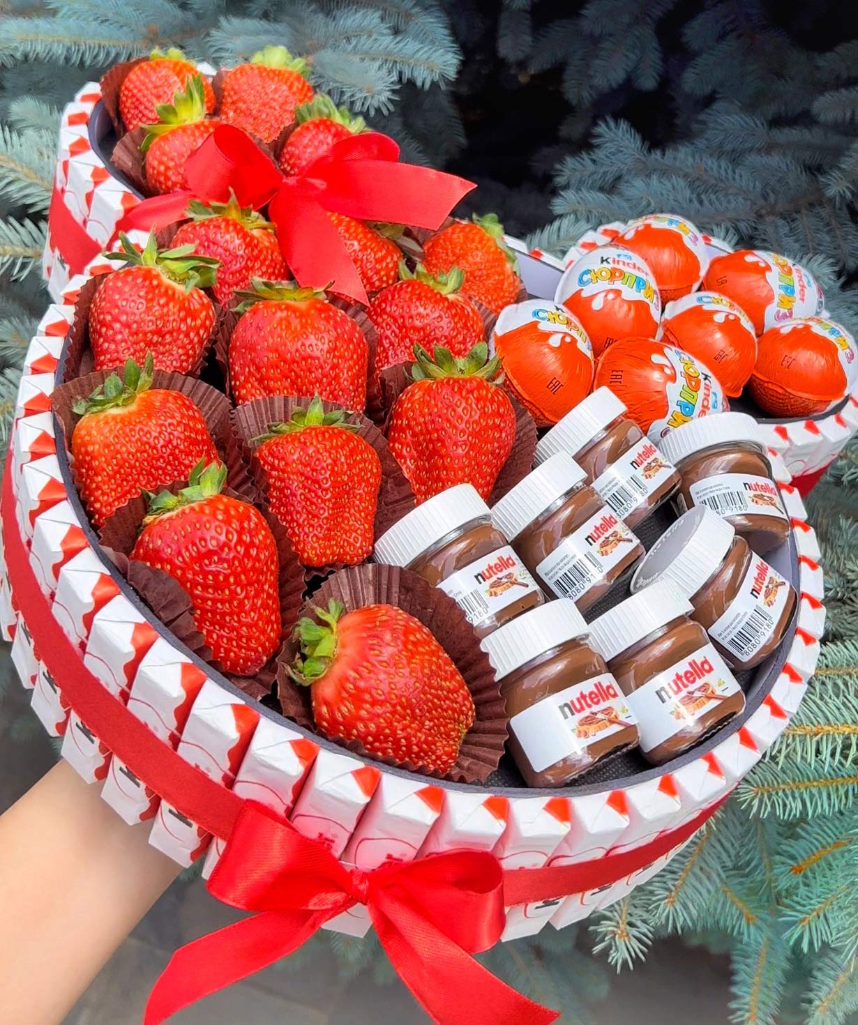 Composition Mickey Mouse `Sweet Elak` with strawberries and nutella