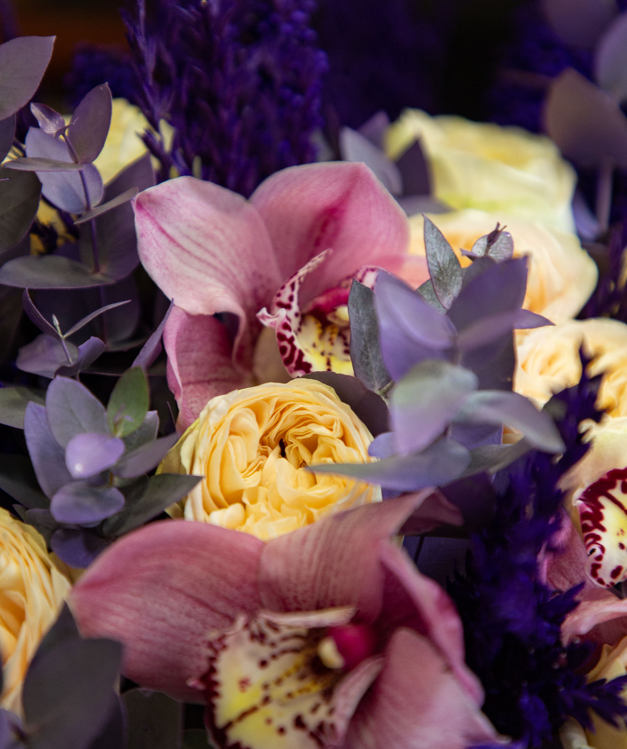 Букет ''Давос'' с пионовидными розами и орхидеями