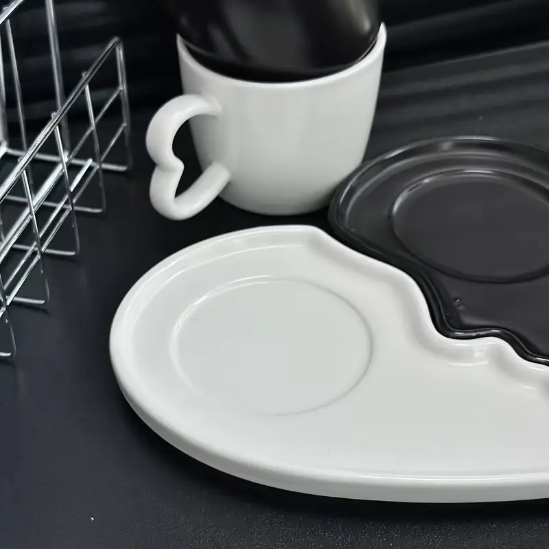 Heart-shaped cups Kiss №1003