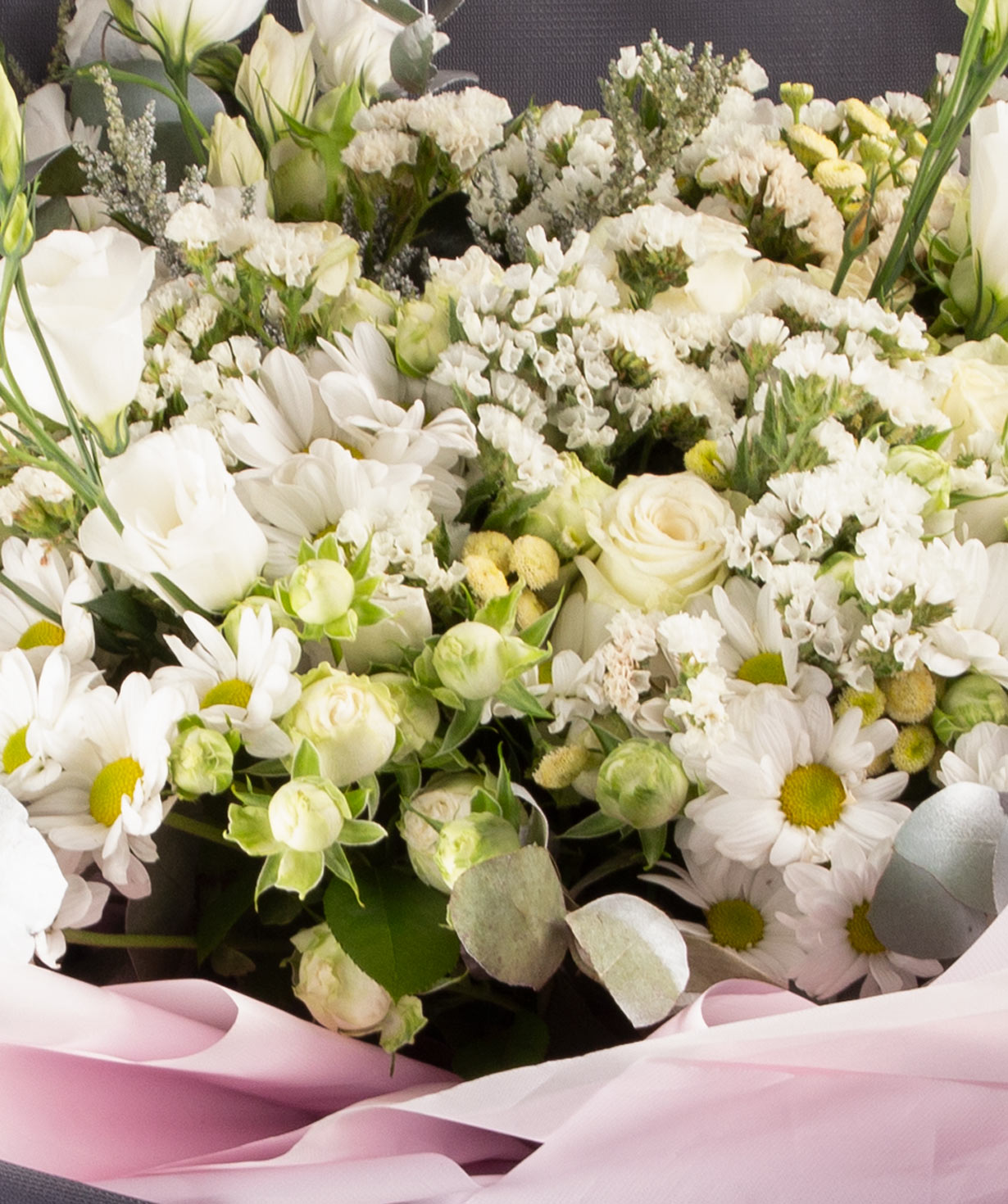 Bouquet ''Loreglia'' with spray roses and lisianthus