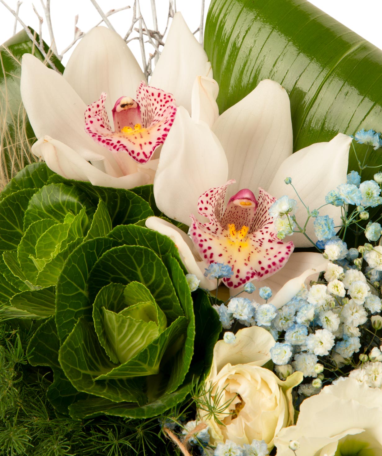 Композиция  `Навата` из кустовых роз и орхидей