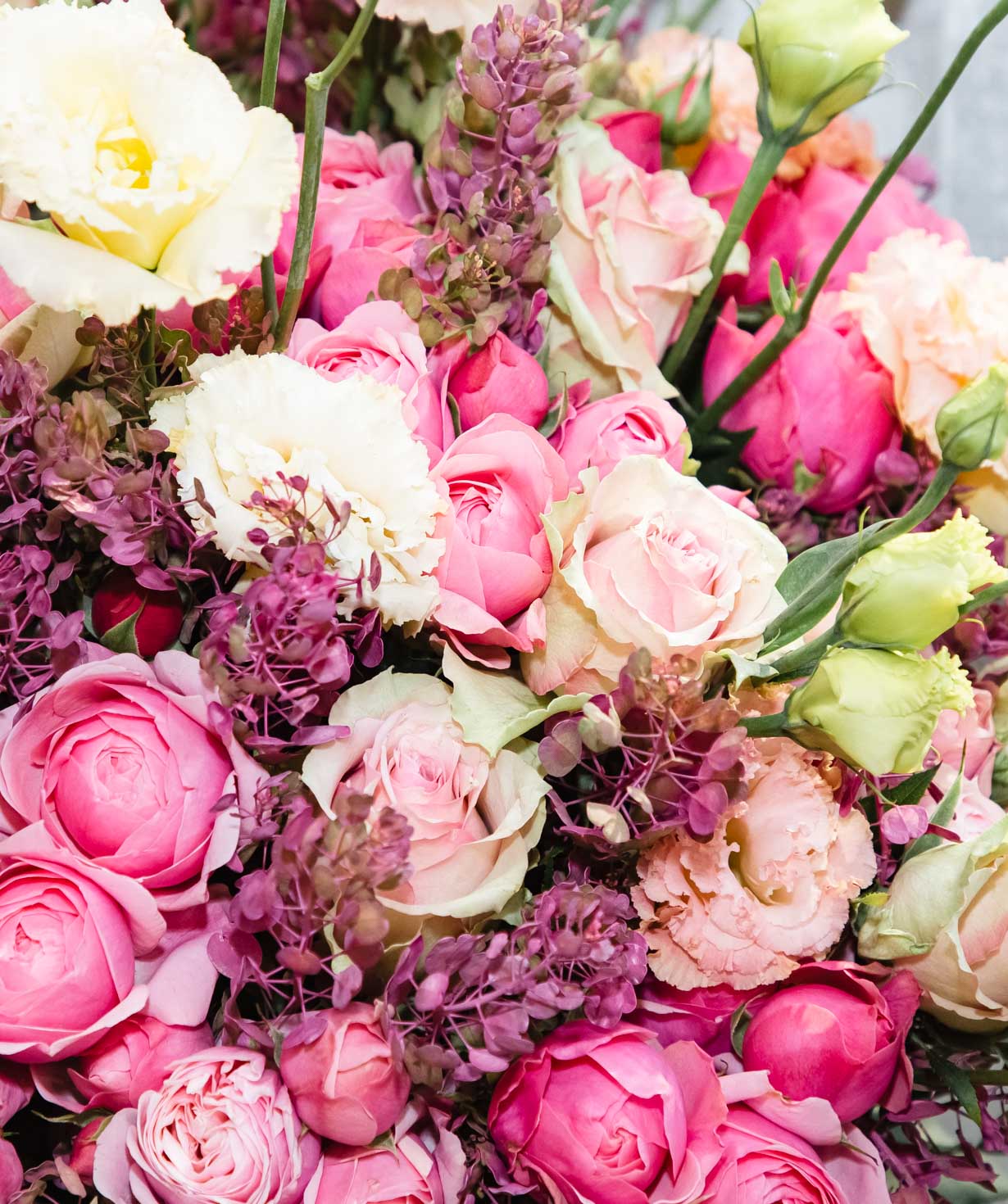 Bouquet «Altenstadt» with roses and lisianthus