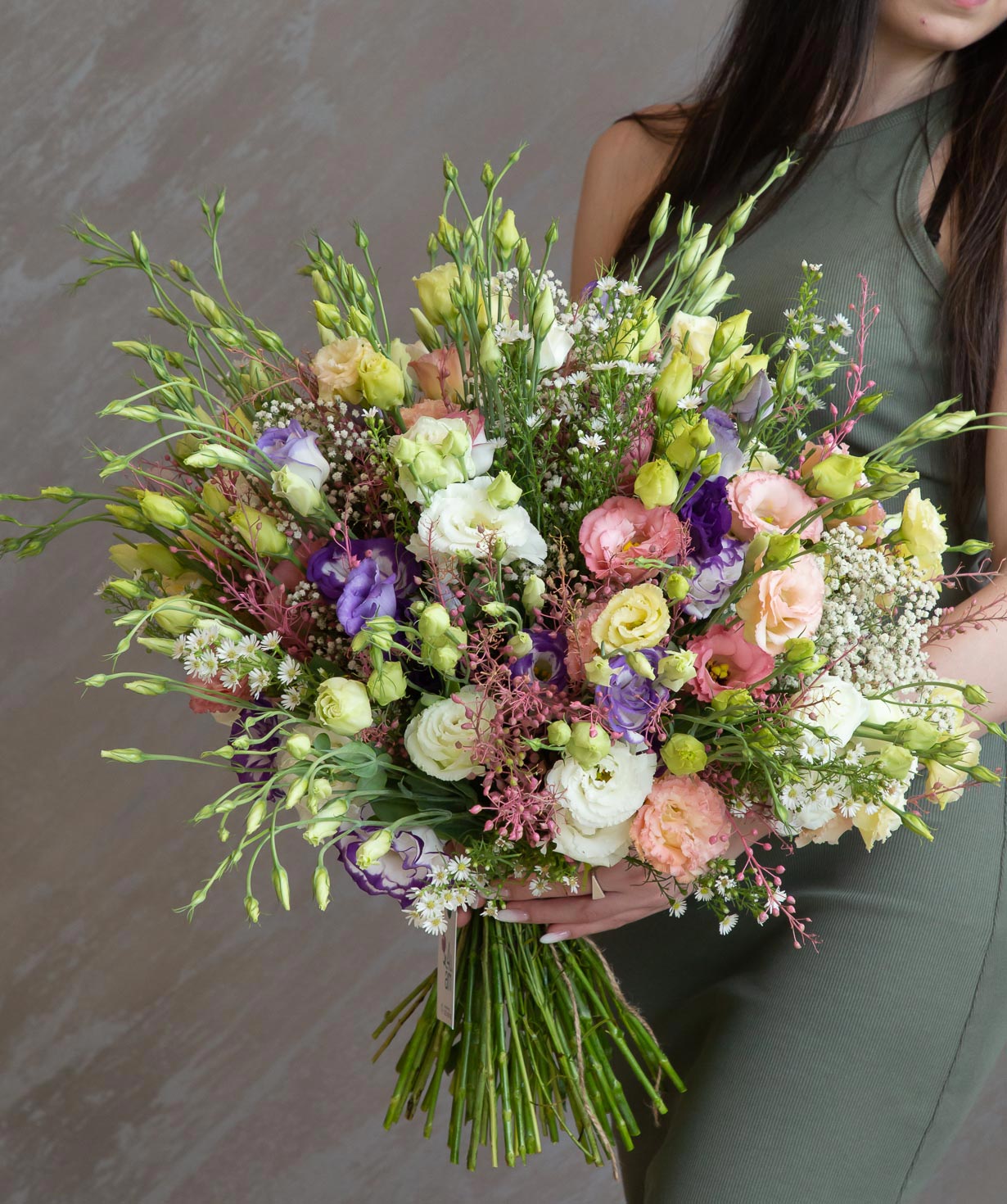 Bouquet `Pesineto` with lisianthus and gypsophila