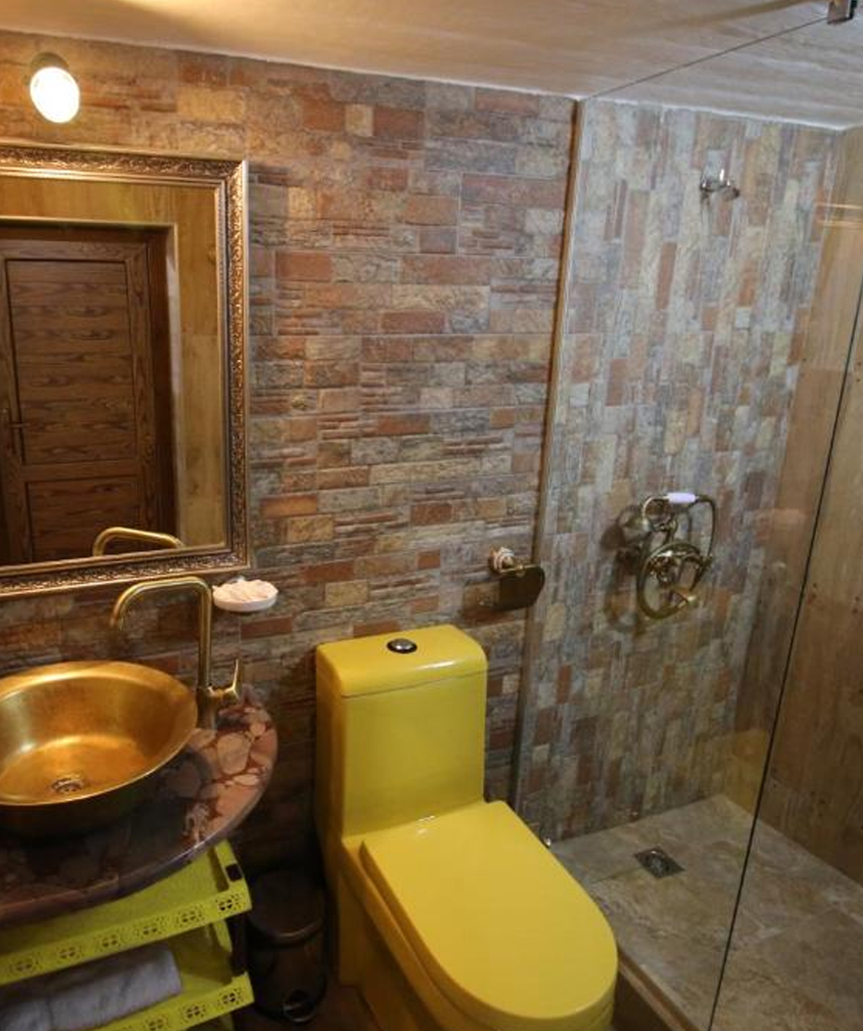 Rest in «Cozy House» hotel, for 5 people, 1 day
