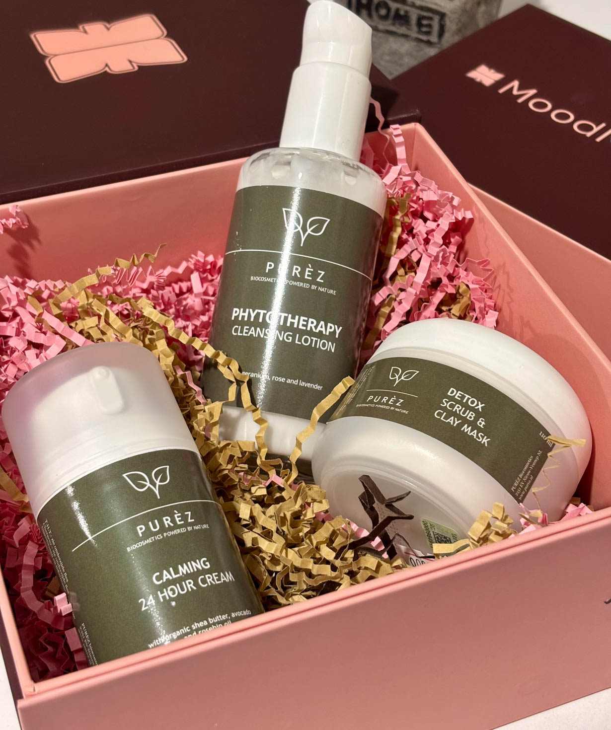 Gift Box with Skincare Products №9