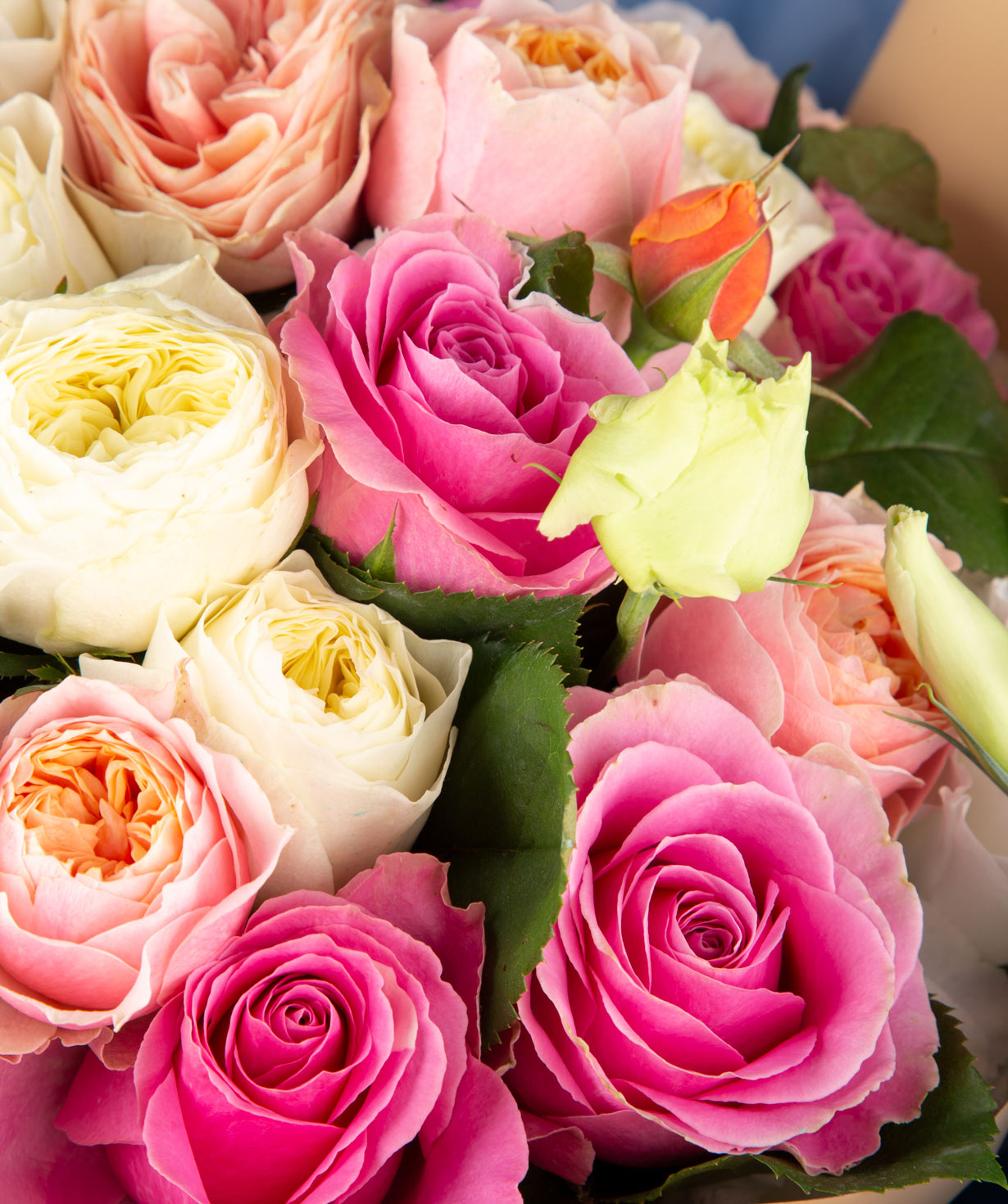 Bouquet `Tashkent` of roses, peony roses with lisianthus