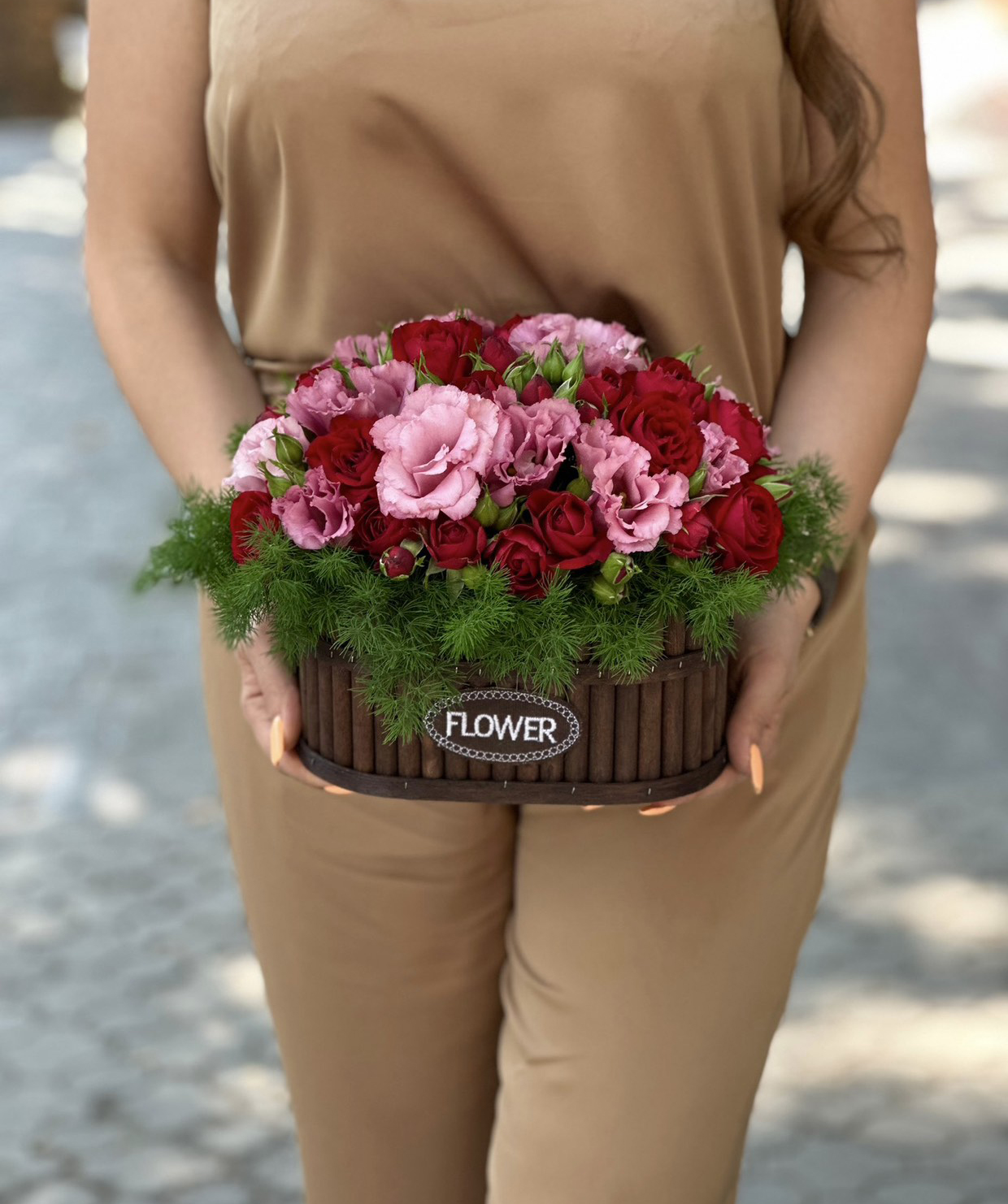 Composition «Eisingen» with spray flowers and lisianthus