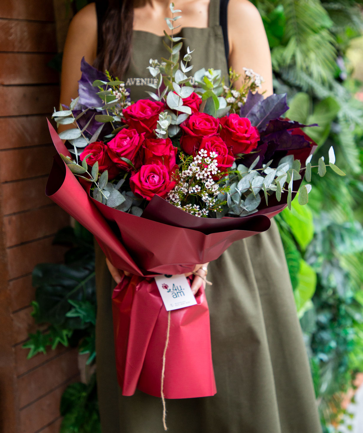 Bouquet `Acharoli` with red roses