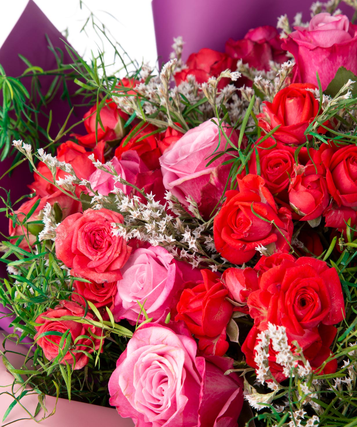 Ծաղկեփունջ «Օրհուս»  վարդերով և դաշտային ծաղիկներով