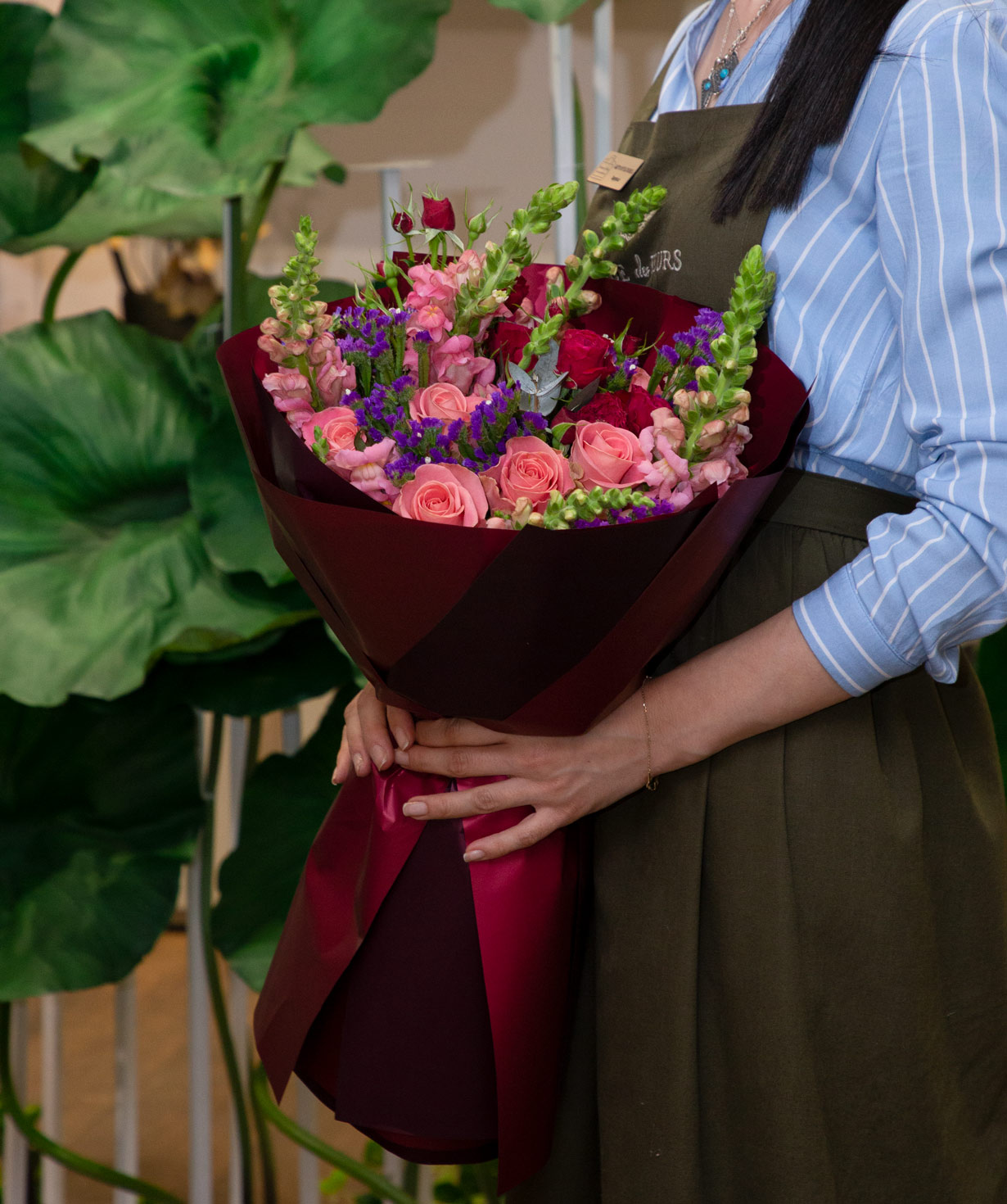 Bouquet ''Arras'' with antirrhinums and roses