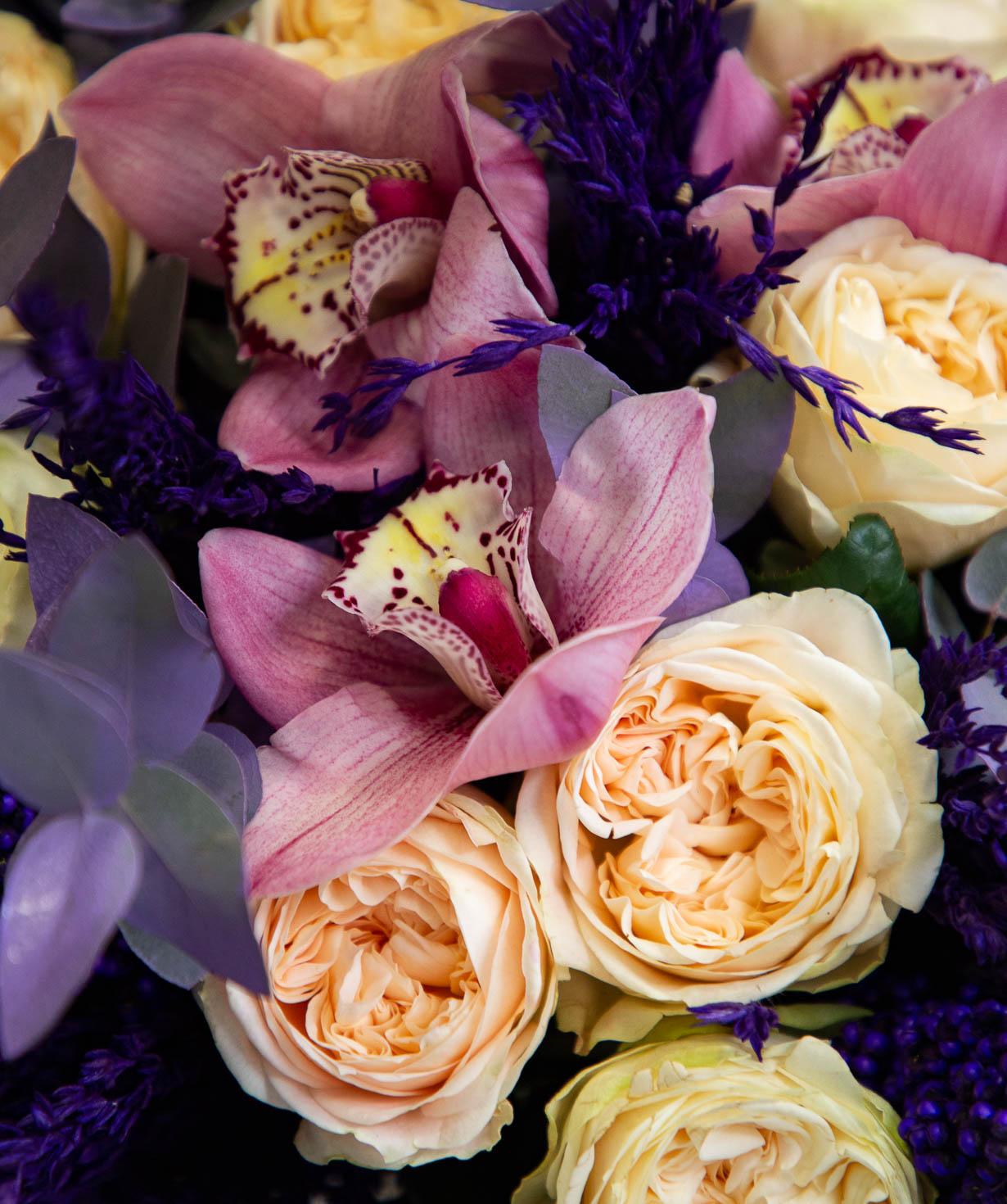 Букет ''Давос'' с пионовидными розами и орхидеями