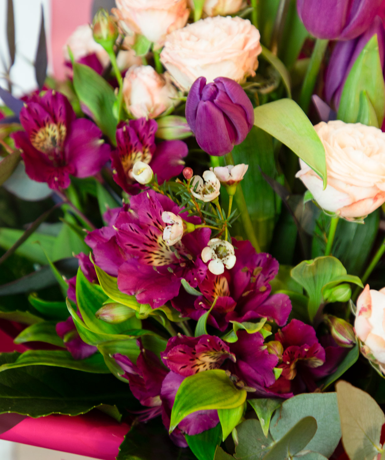 Bouquet ''Keynes'' with spray roses