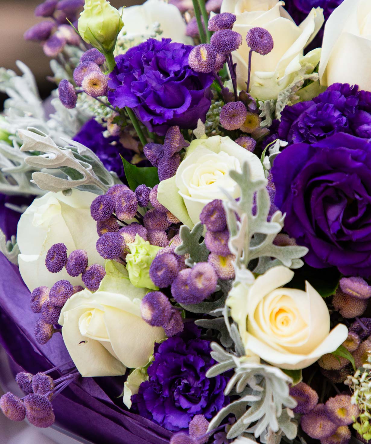 Bouquet «Mitaka» with roses and lisianthuses