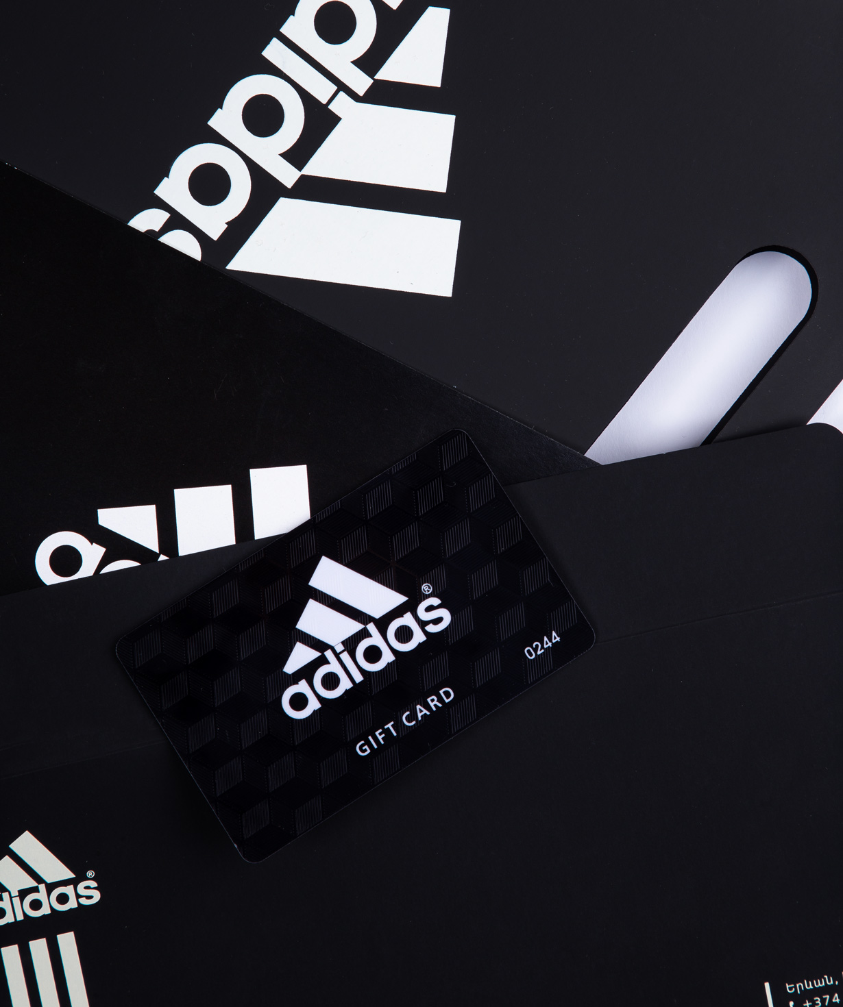 Նվեր-քարտ «Adidas» 100000 դրամ