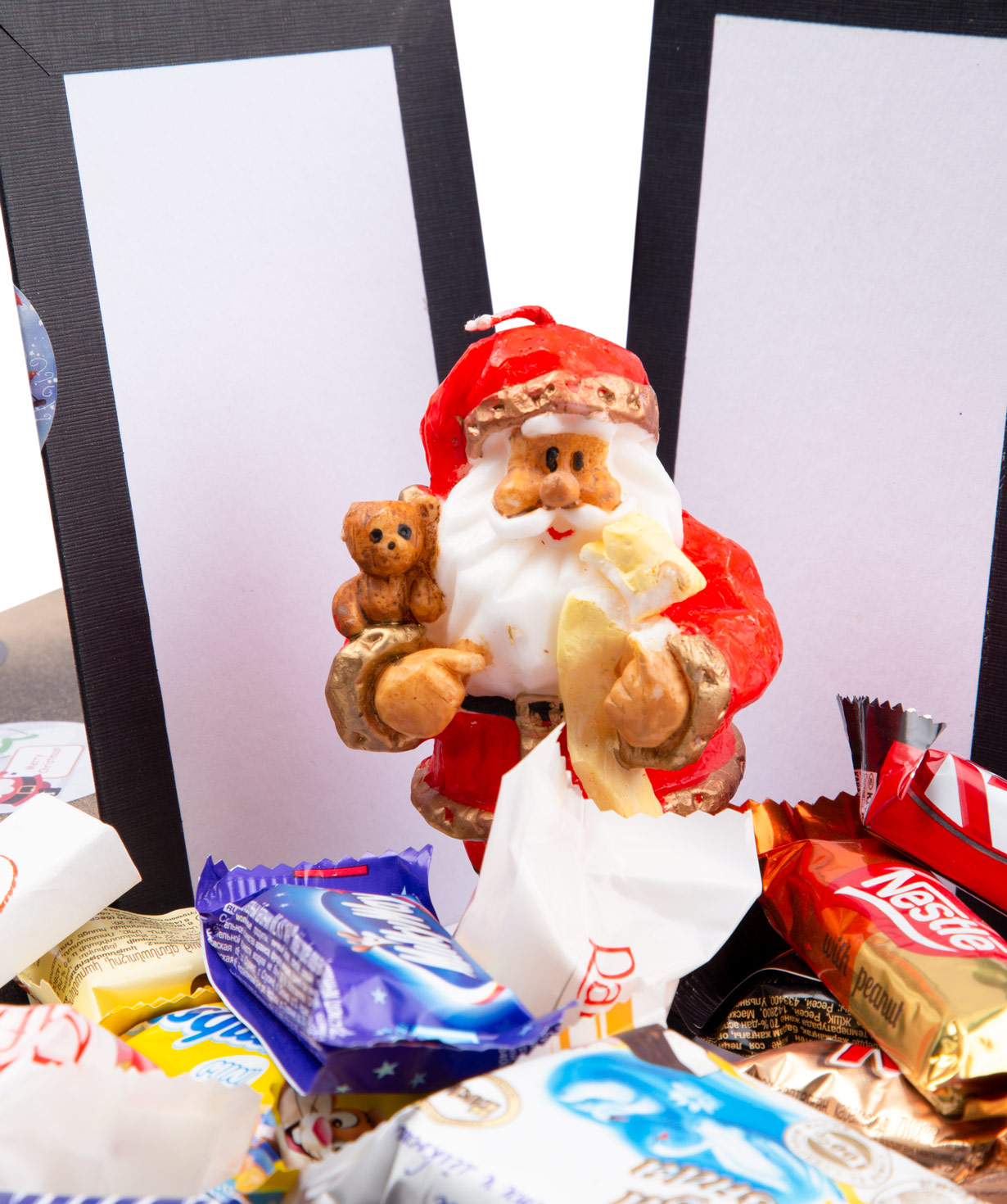 Коробка-сюрприз `EM Flowers` с Дедом Морозом со свечами и конфетами