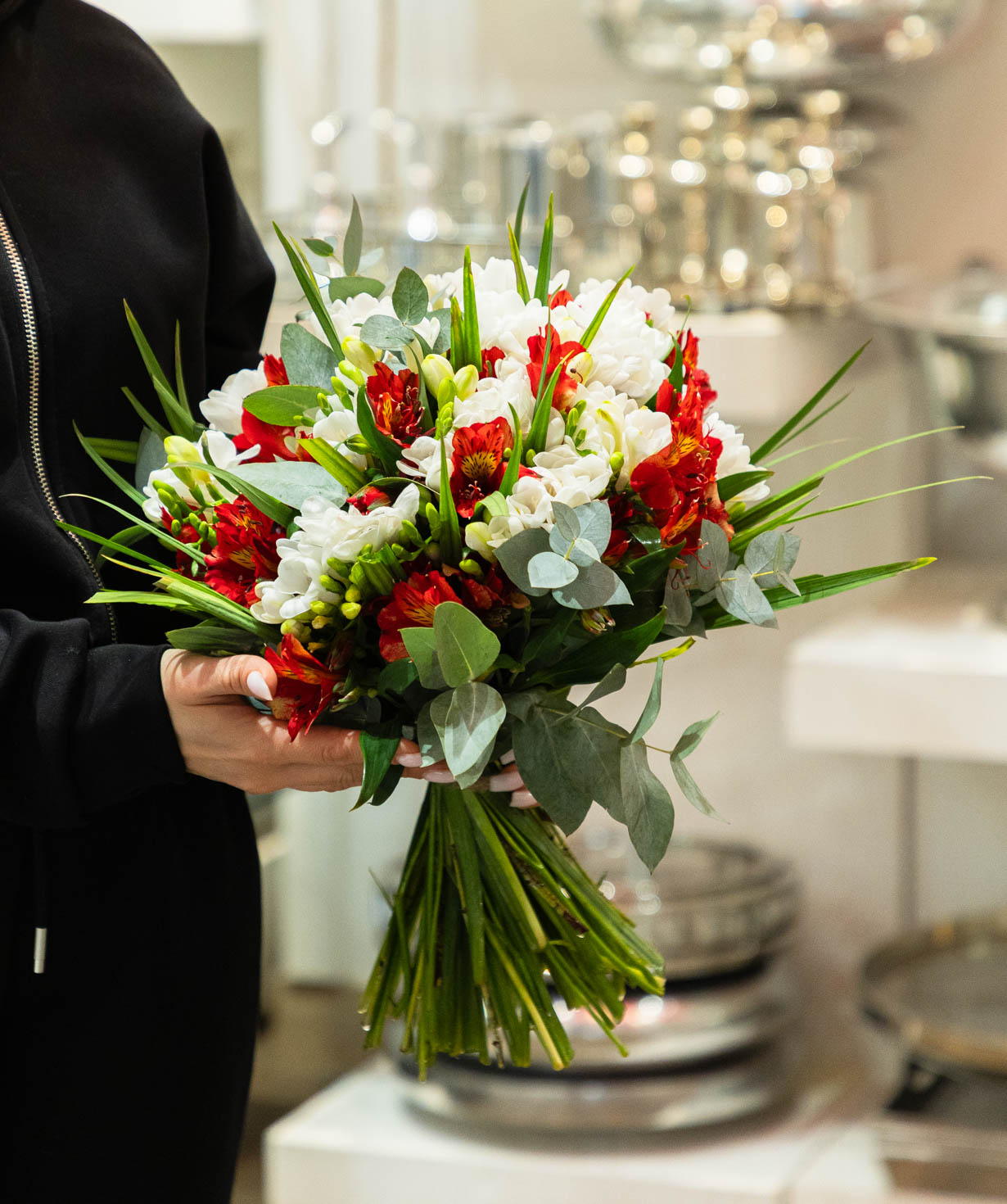 Букет «Eure» с альстромериями и фрезиями