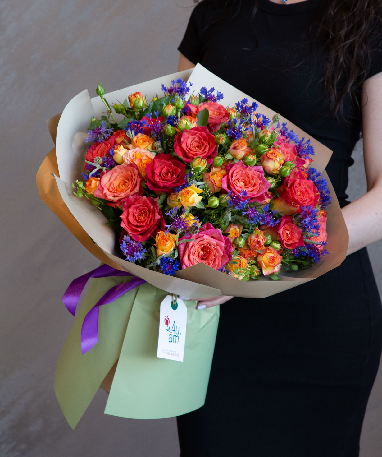 Bouquet `Wiltz` with roses and wildflowers