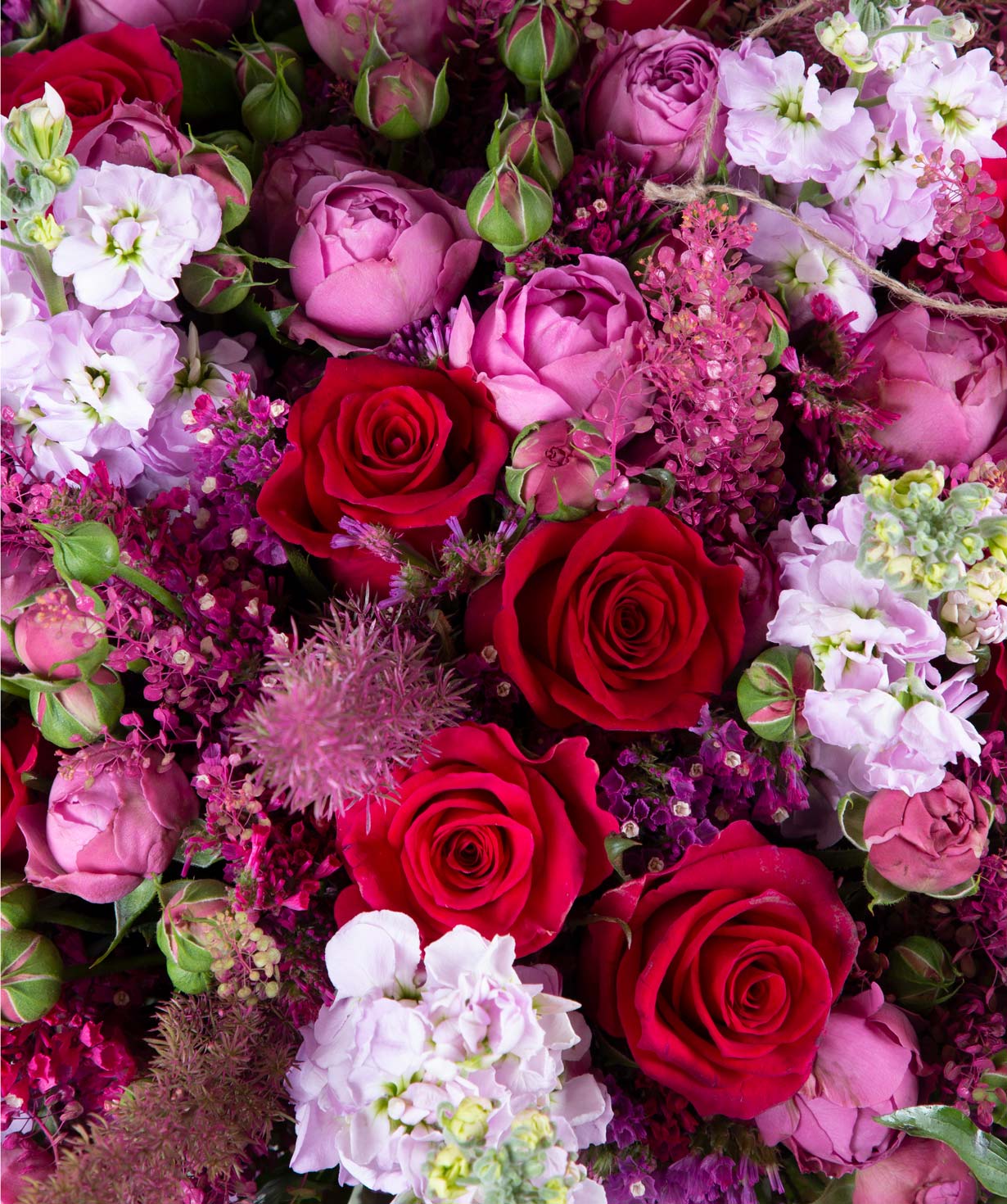 Букет ''Арбон'' из роз и полевых цветов