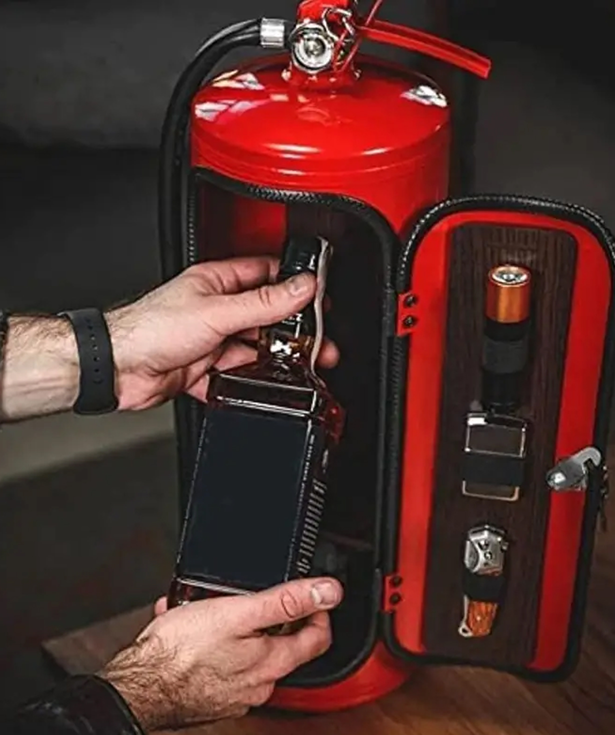 Beverage cabinet in the form of a fire extinguisher