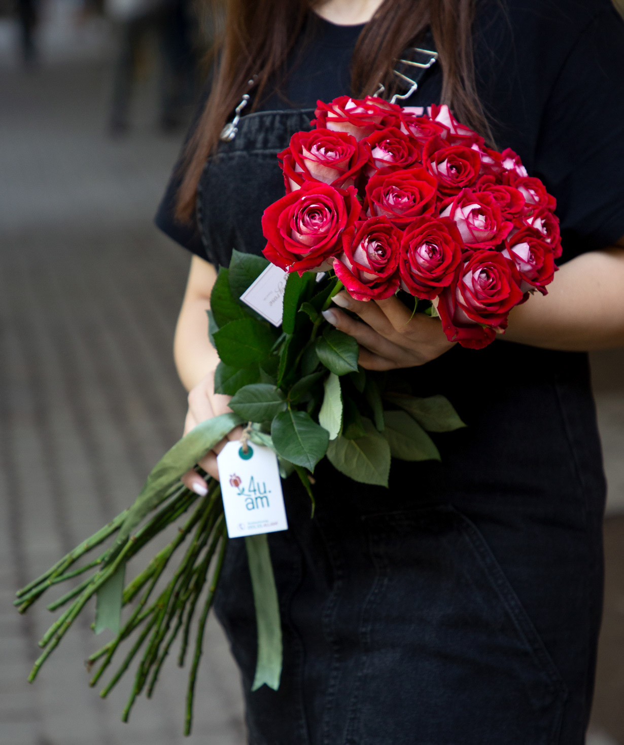Розы `Luxor` красные 15 шт