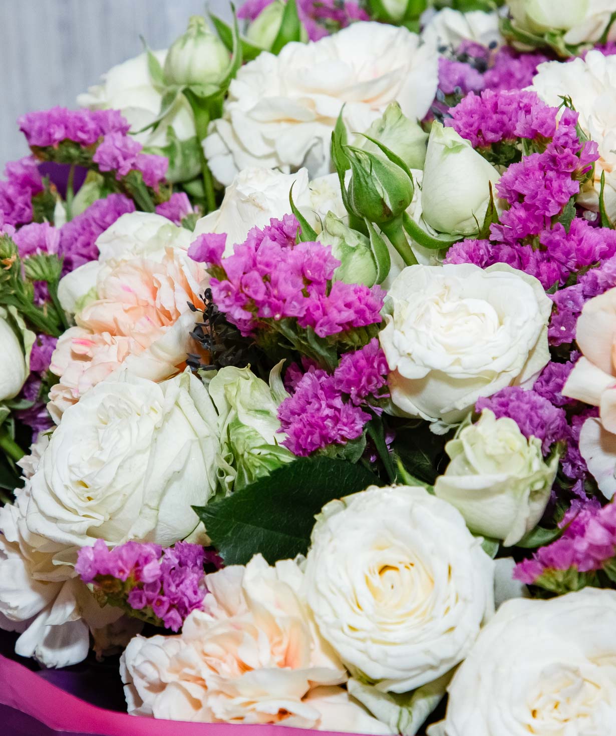 Bouquet «Allmendingen» with spray roses and dianthus