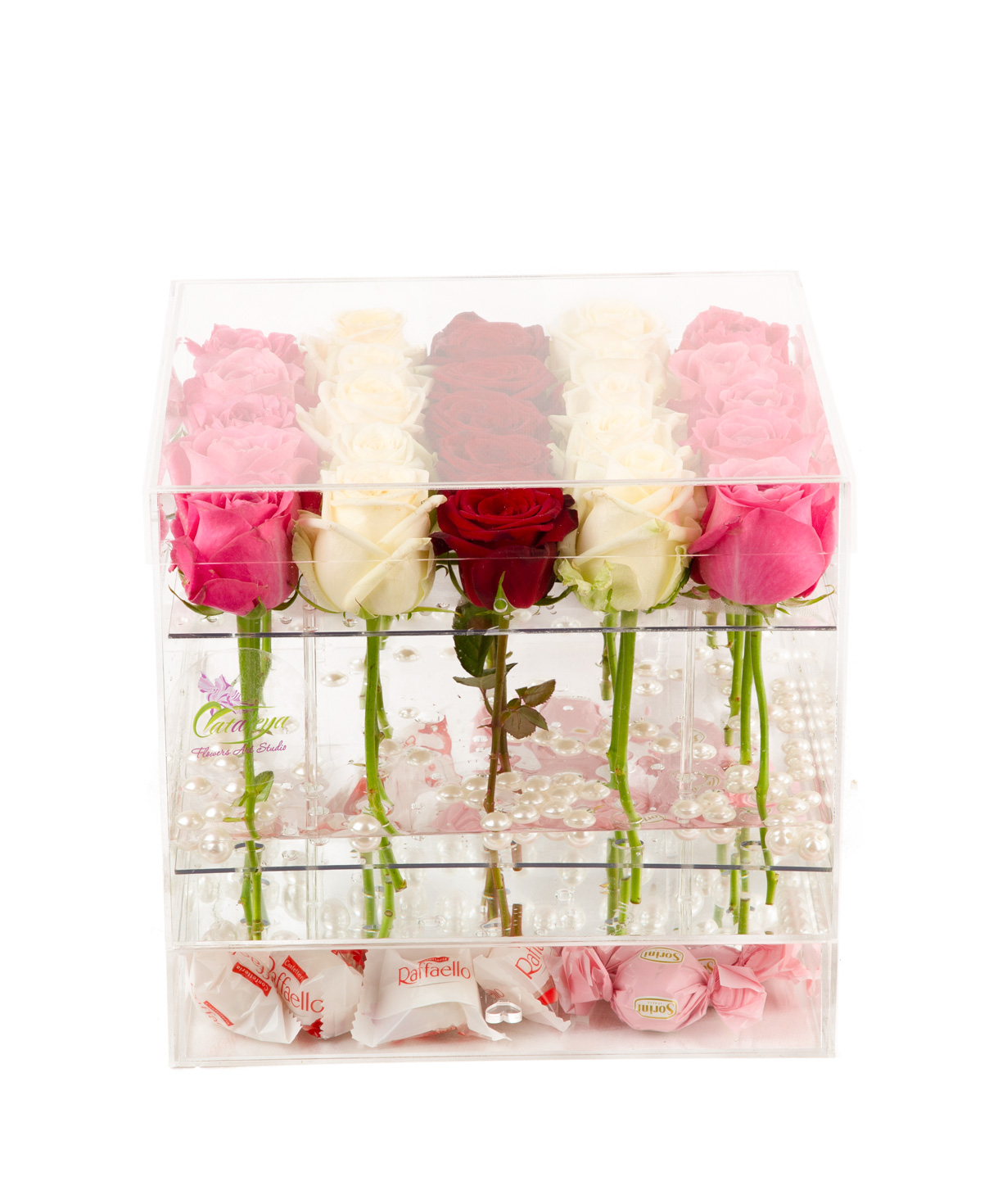 Arrangement `Pamplona` with roses and sweets