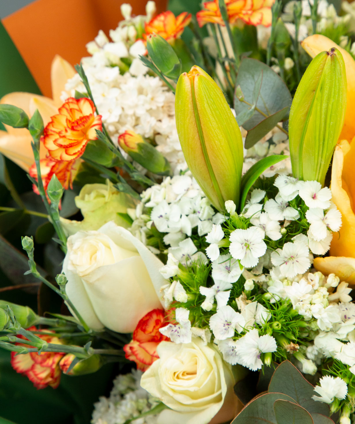 Bouquet ''Alfortville'' with lilies and eucalyptus