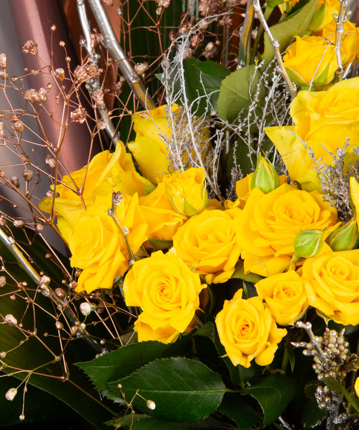 Ծաղկեփունջ «Հոպկինսվիլլ» վարդերով և չորածաղիկներով