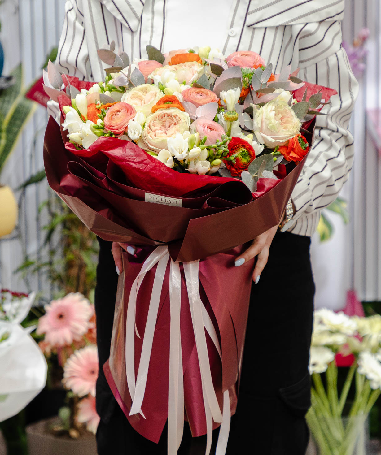 Букет «Floriani» с розами и фрезиями №27