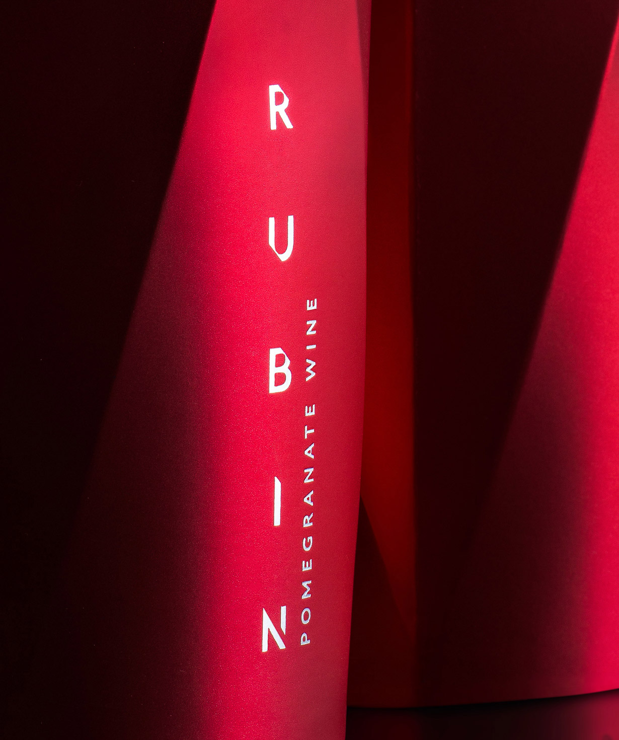 Wine `Rubin` red semi-sweet 750 ml