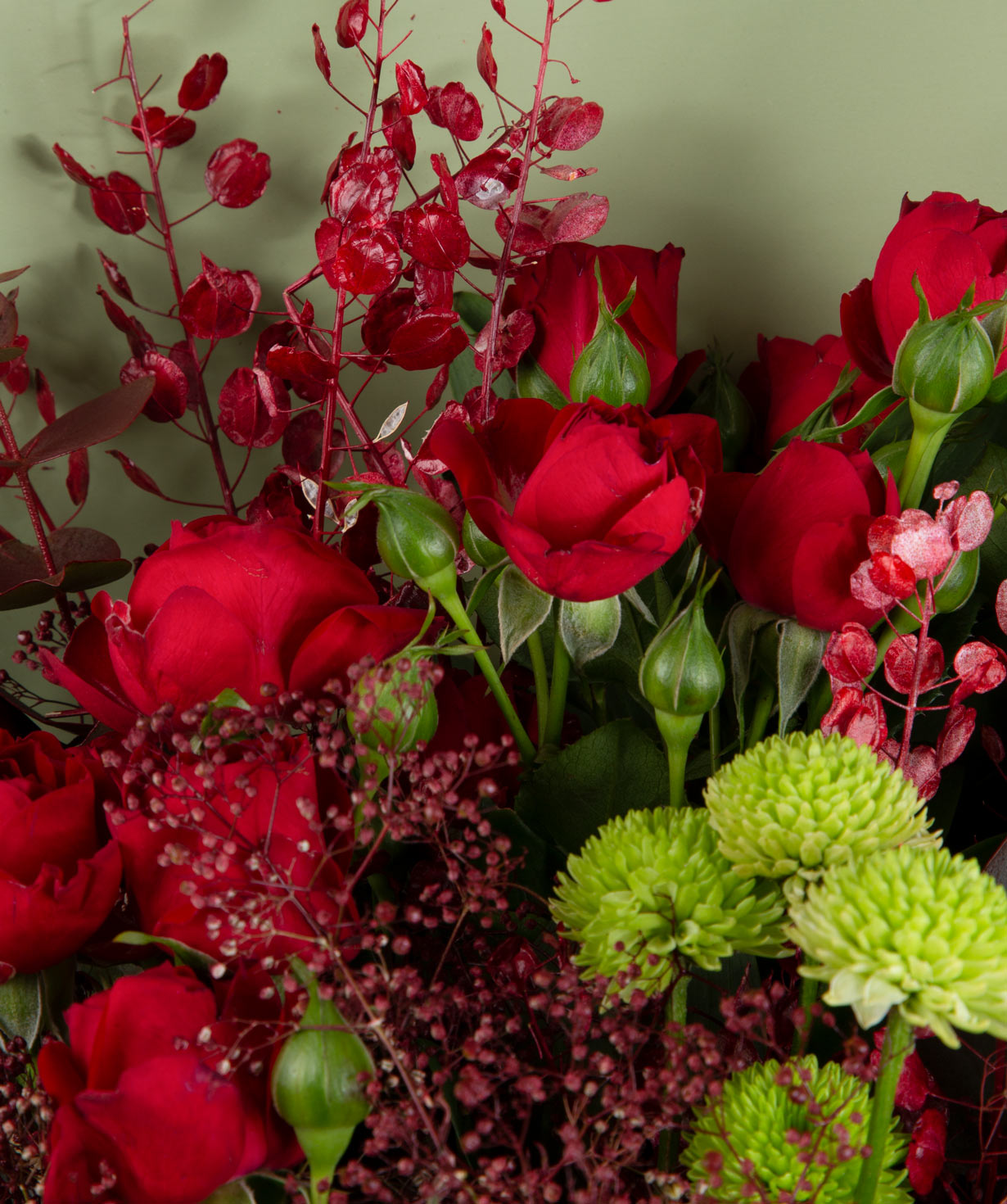Ծաղկեփունջ «Լանգյոյա» փնջային վարդերով և քրիզանթեմներով