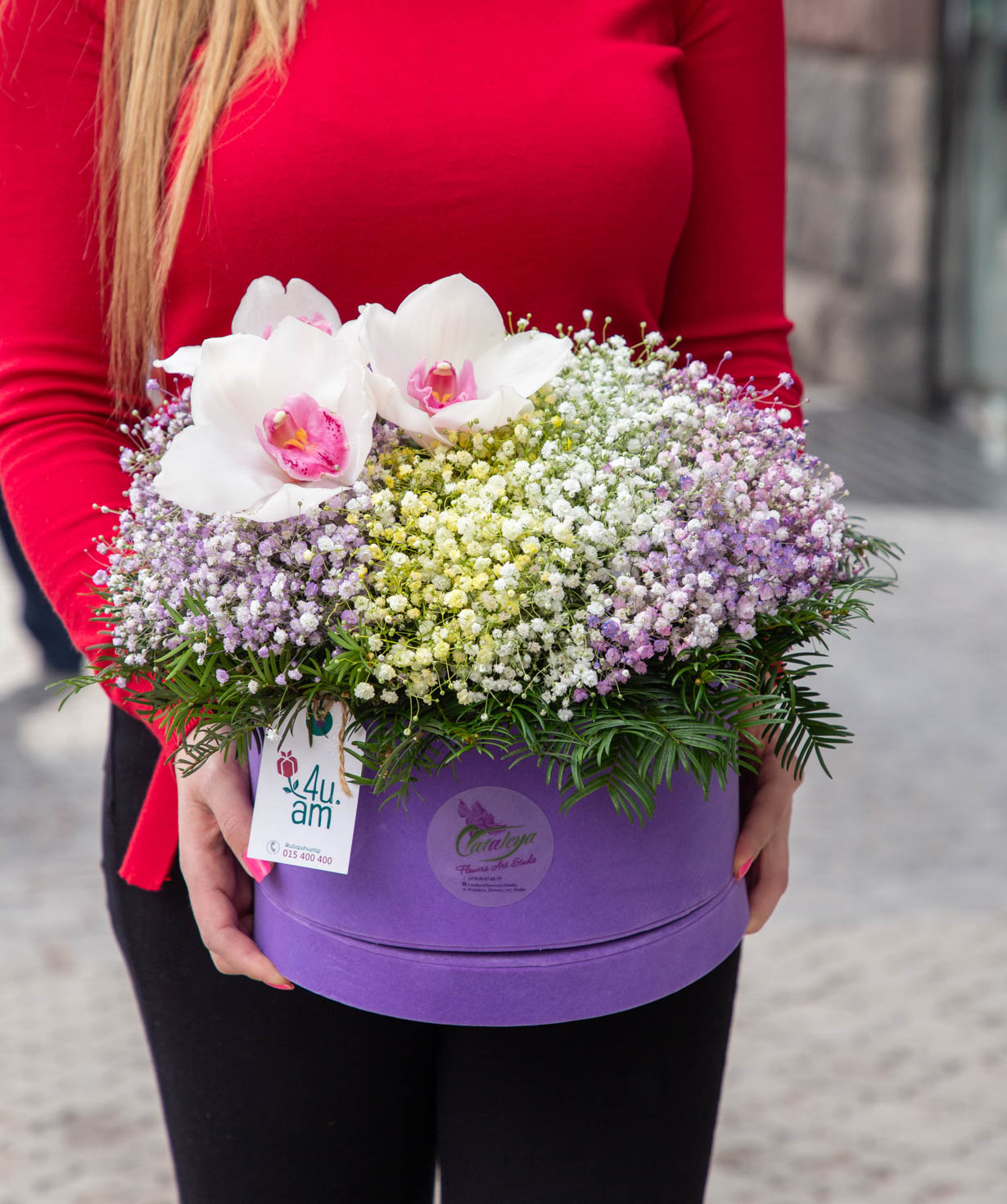 Композиция `Линц` с орхидеями и гипсофилой (засушенные цветы)