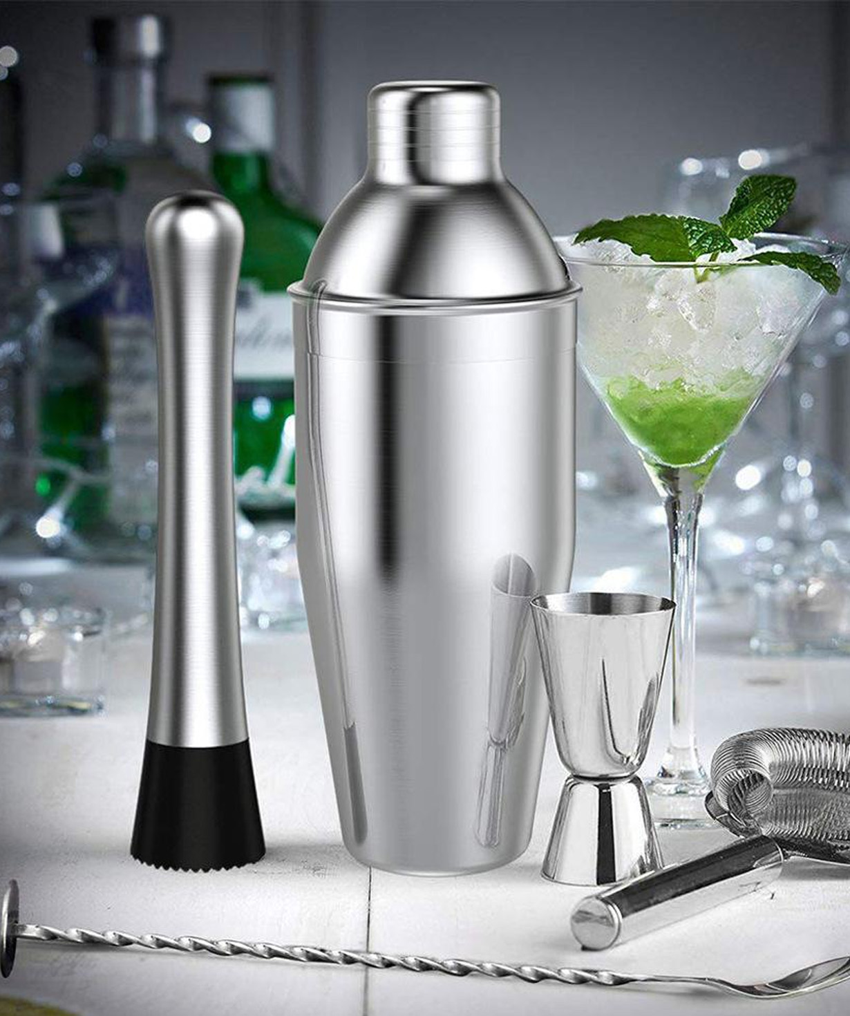 Set of shaker for drinks