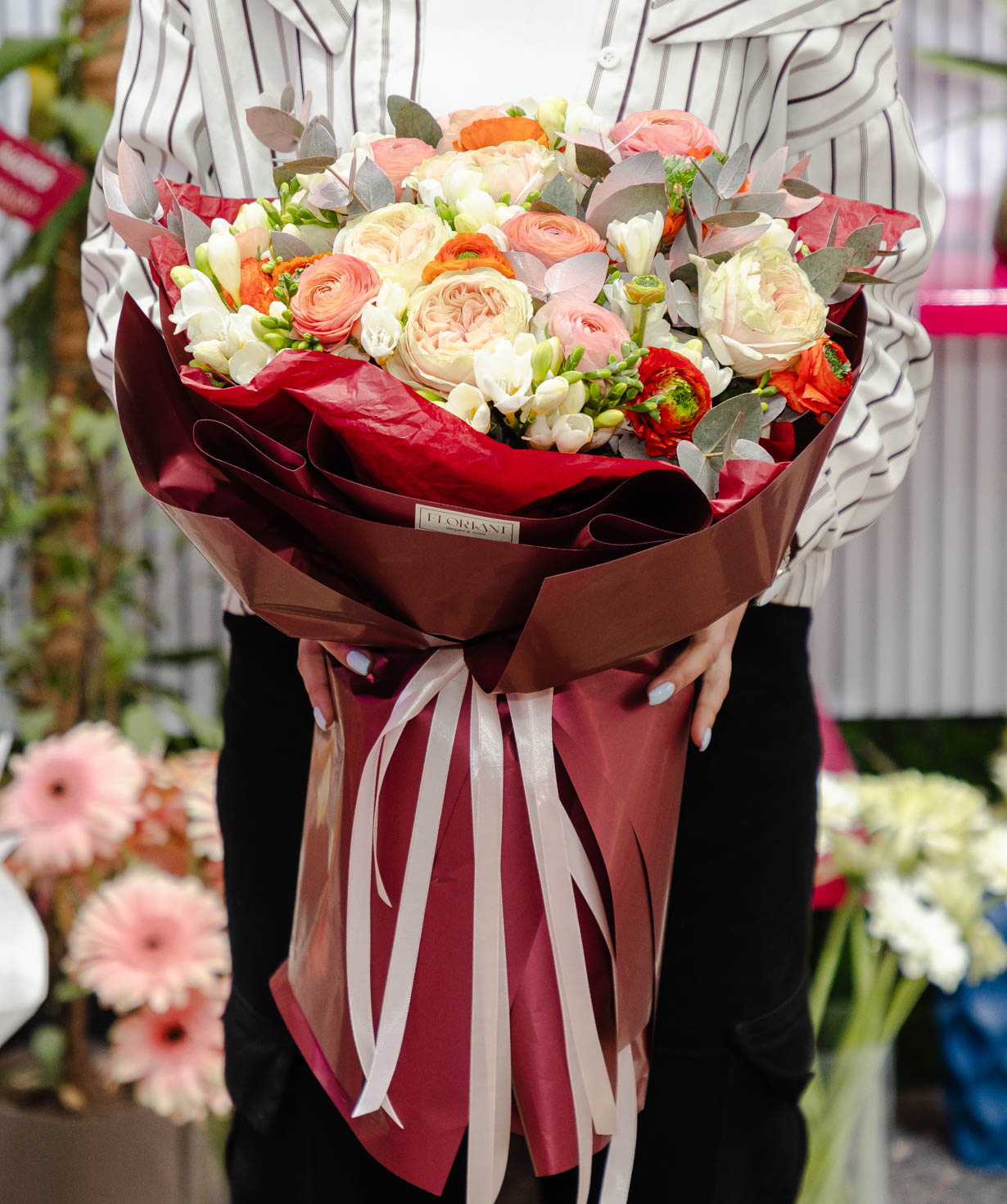 Букет «Floriani» с розами и фрезиями №27