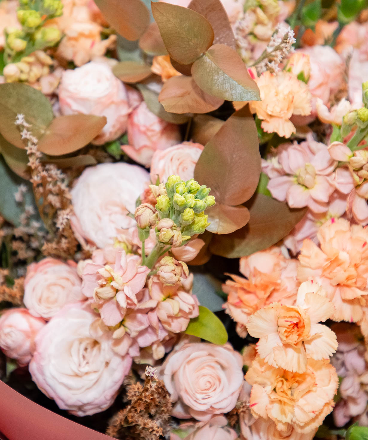 Bouquet «Nauru» with roses and dianthus