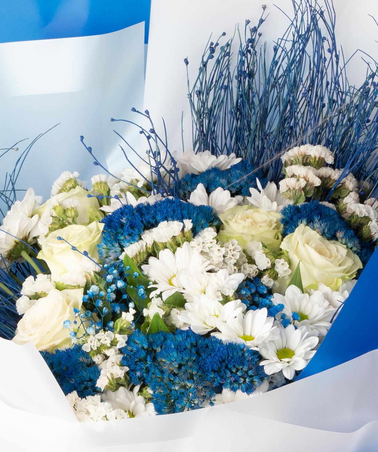 Bouquet ''Lunano'' with roses and chrysanthemums