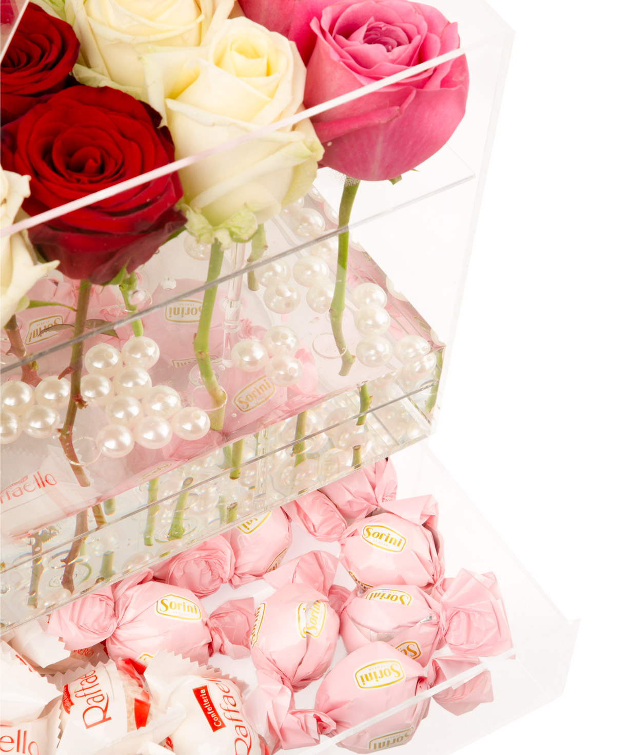 Arrangement `Pamplona` with roses and sweets