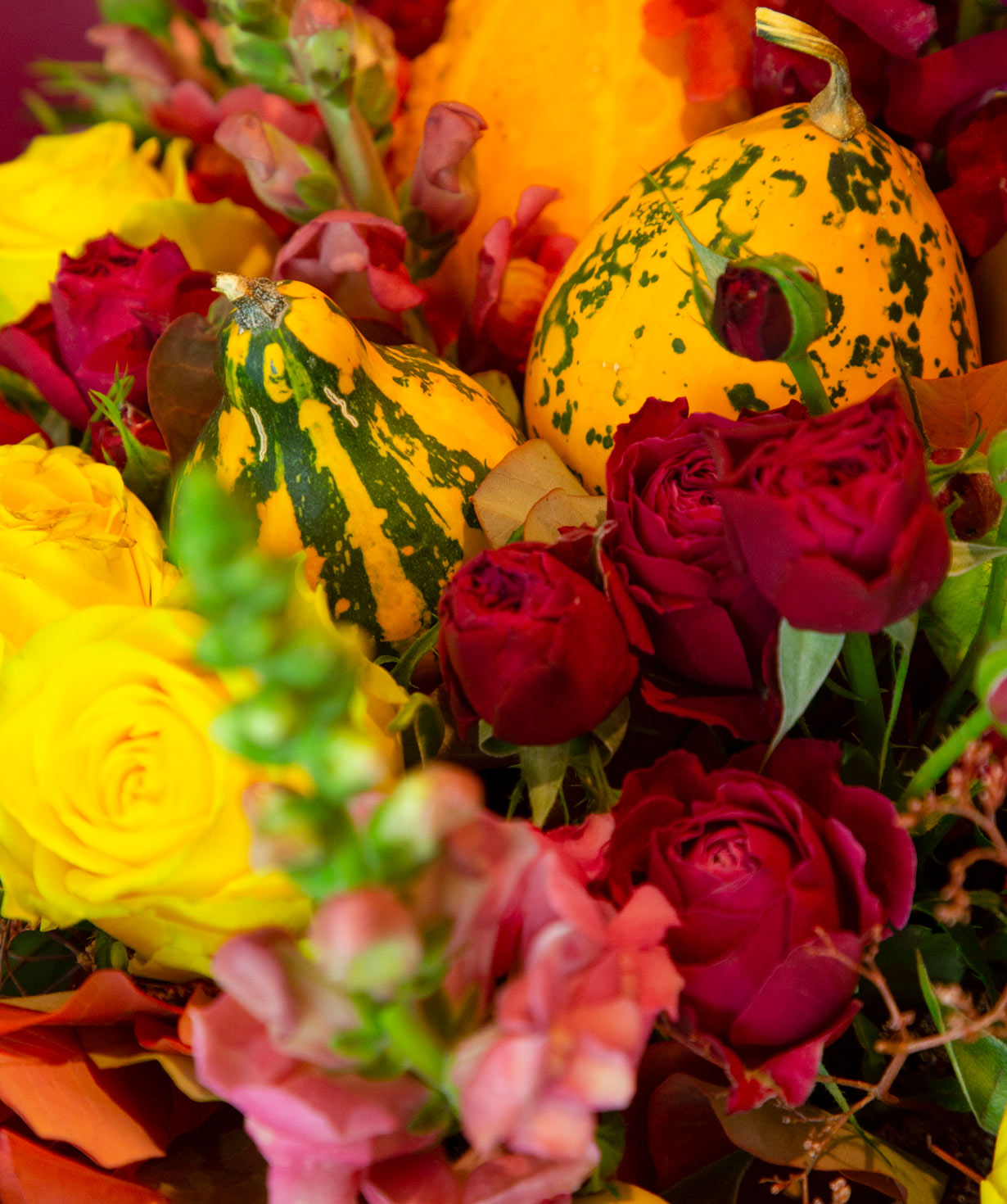 Букет ''Ломбардия'' с розами и антуриумом