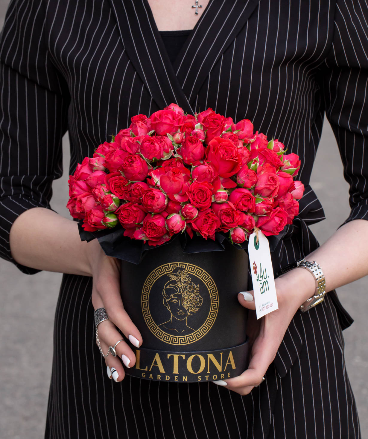 Композиция `Калипсо` с букетными розами