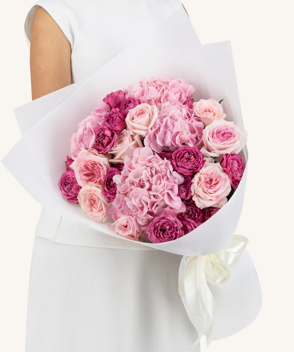 Dubai. bouquet №116 with roses and hydrangeas