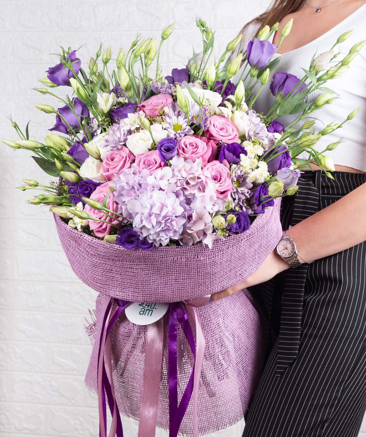 Bouquet ''La Malbaie'' with hortensia and lisianthus