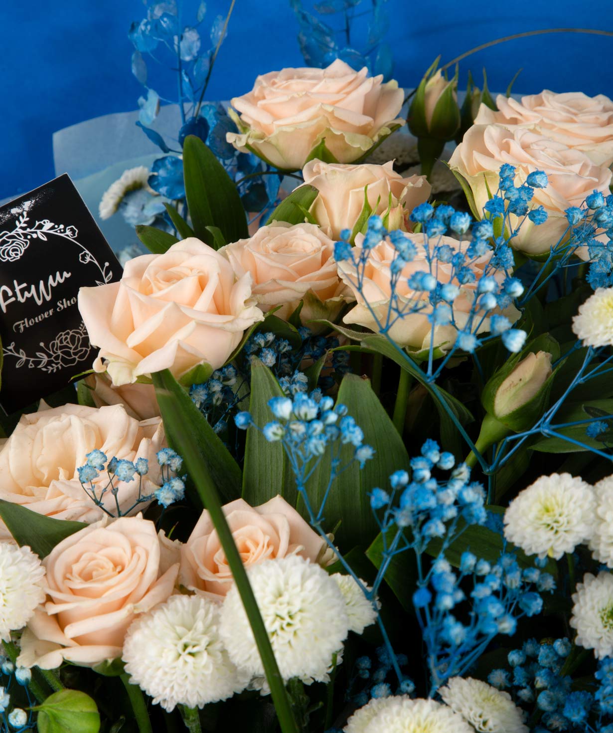 Ծաղկեփունջ «Լանգեկարե» փնջային վարդերով և գիպսաֆիլաներով