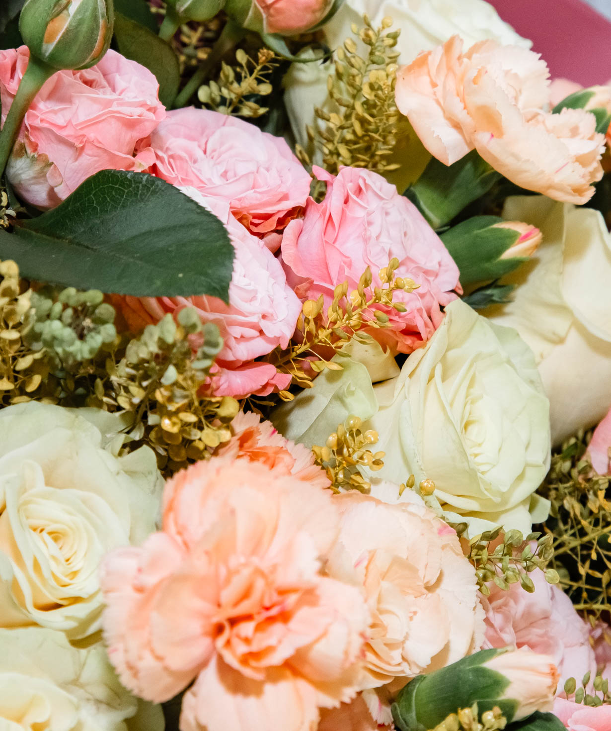 Bouquet «Württemberg» with roses and dianthus