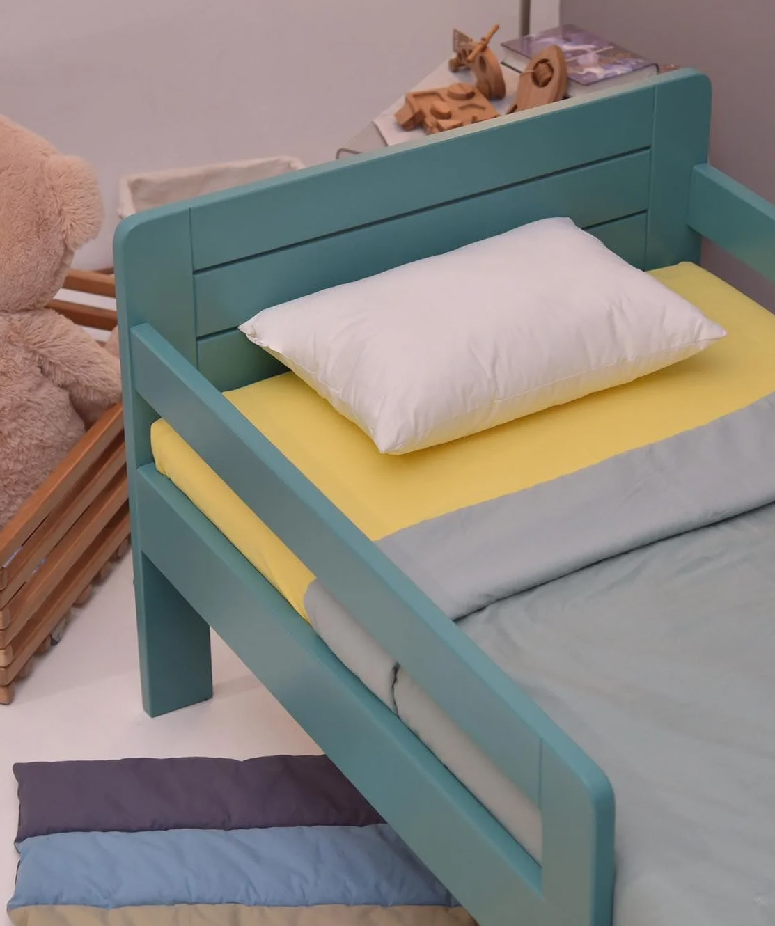 Детская кроватка ''Yeraz'' деревянная