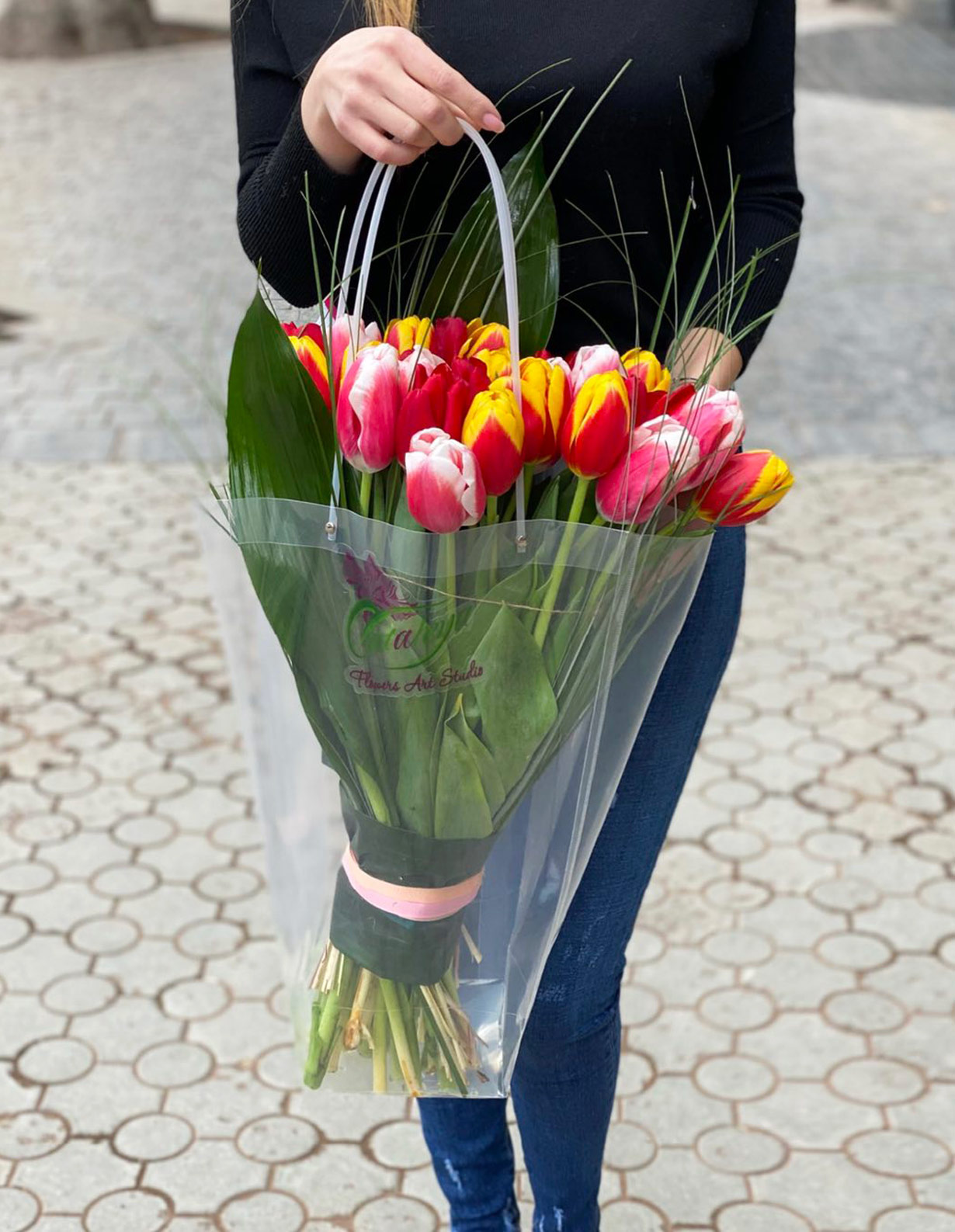 Bouquet `Franconville` with tulips