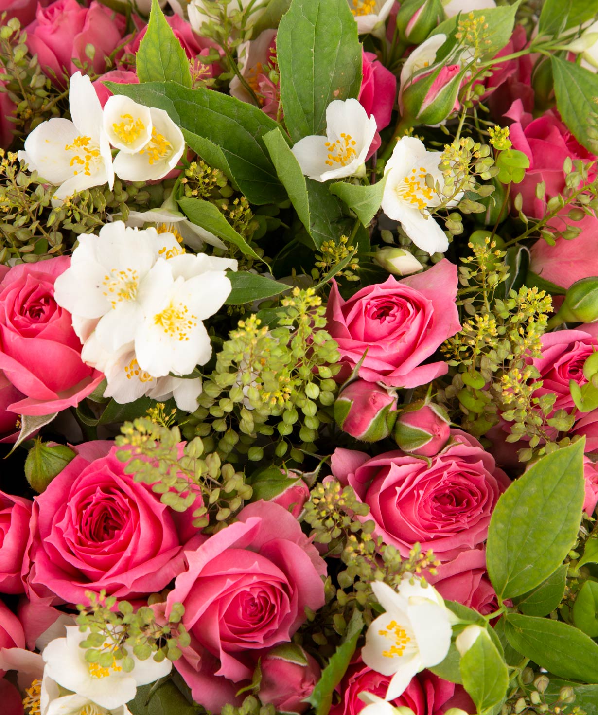 Ծաղկեփունջ «Մյուլուզ» փնջային վարդերով և դաշտային ծաղիկներով
